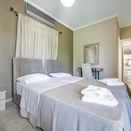 Sleeps 6 Pool Air Con Wifi Villa
