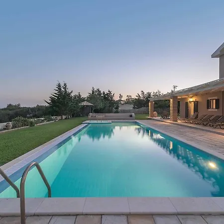 Villa Sleeps 6 Pool Air Con Wifi